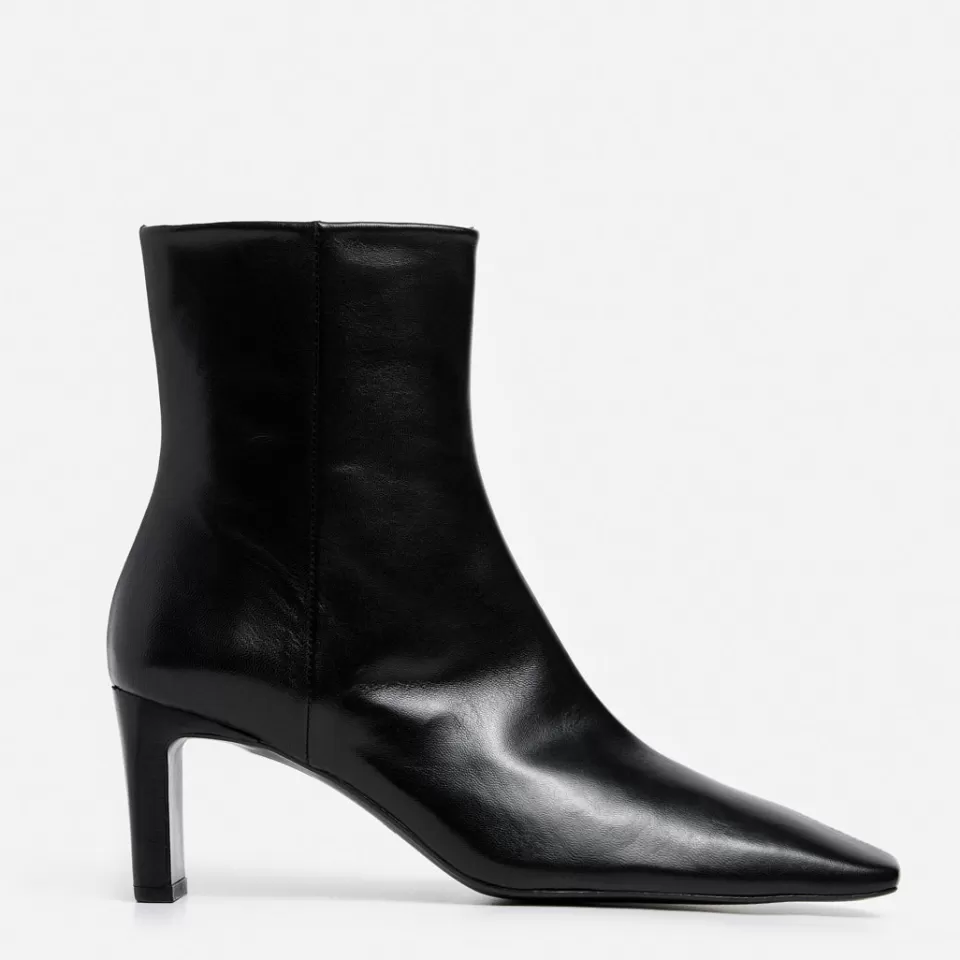 Flattered Moa Leather